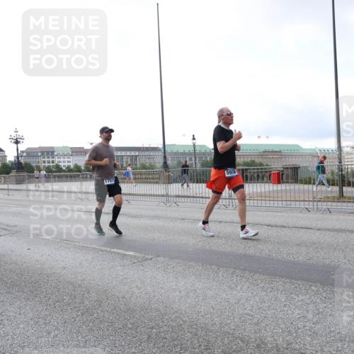29.06.2025 - hella hamburg halbmarathon Lena Gebhardt http://msf.ph/oto/8410182 29.06.2025 10:04:23 Lombardsbrücke 18199, 1150, 1707, 5976, 1032, 1213, 1355, 1377, 1674, 2011, 2852, 2979, 3488, 3994, 4095, 4146, 4293, 4488, 4587, 5058, 5354, 5365, 5869, 5976, 6142, 6706, 6709, 7017, 8177, 8217, 8421, 8422, 8423, 9489, 9526, 9899, 10213, 10709, 10756, 10834, 10962, 11511, 11582, 12004, 12005, 12653, 12924, 12998, 13173, 13583, 13625, 14340, 14436, 14917, 15520, 15525, 15678, 16099, 16128, 16145, 16753, 16989, 17071, 17098, 17113, 17434, 17437 meine-sportfotos.de