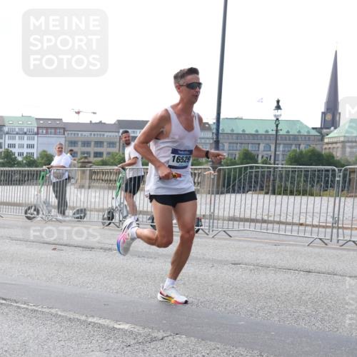 29.06.2025 - hella hamburg halbmarathon Lena Gebhardt http://msf.ph/oto/8410184 29.06.2025 09:38:57 Lombardsbrücke 16529, 11409, 11864, 16529 meine-sportfotos.de