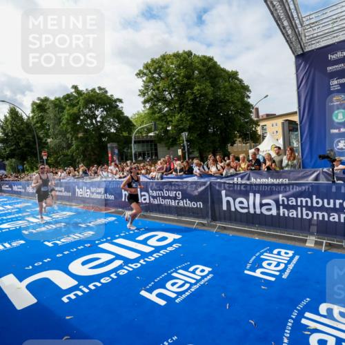 29.06.2025 - hella hamburg halbmarathon Zöllner http://msf.ph/oto/8410188 29.06.2025 10:20:19 Ziel 54, 12678, 14302, 16245 meine-sportfotos.de