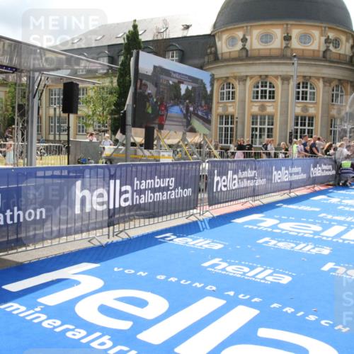 29.06.2025 - hella hamburg halbmarathon Michael Strokosch http://msf.ph/oto/8410190 29.06.2025 10:11:11 Ziel 46 meine-sportfotos.de