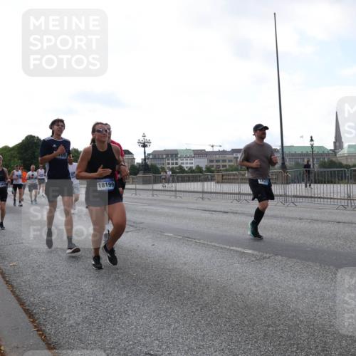 29.06.2025 - hella hamburg halbmarathon Lena Gebhardt http://msf.ph/oto/8410208 29.06.2025 10:04:23 Lombardsbrücke 18199, 17071, 59, 1032, 1213, 1355, 1377, 1674, 2011, 2852, 2979, 3488, 3994, 4095, 4146, 4293, 4488, 4587, 5058, 5354, 5365, 5869, 5976, 6142, 6706, 6709, 7017, 8177, 8217, 8421, 8422, 8423, 9489, 9526, 9899, 10213, 10709, 10756, 10834, 10962, 11511, 11582, 12004, 12005, 12653, 12924, 12998, 13173, 13583, 13625, 14340, 14436, 14917, 15520, 15525, 15678, 16099, 16128, 16145, 16753, 16989, 17071, 17098, 17113, 17434, 17437 meine-sportfotos.de