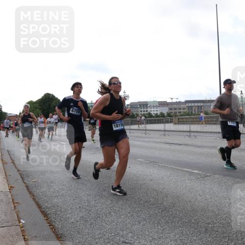 29.06.2025 - hella hamburg halbmarathon Lena Gebhardt http://msf.ph/oto/8410239 29.06.2025 10:04:23 Lombardsbrücke 7017, 14436, 6709, 18199, 1032, 1213, 1355, 1377, 1674, 2011, 2852, 2979, 3488, 3994, 4095, 4146, 4293, 4488, 4587, 5058, 5354, 5365, 5869, 5976, 6142, 6706, 6709, 7017, 8177, 8217, 8421, 8422, 8423, 9489, 9526, 9899, 10213, 10709, 10756, 10834, 10962, 11511, 11582, 12004, 12005, 12653, 12924, 12998, 13173, 13583, 13625, 14340, 14436, 14917, 15520, 15525, 15678, 16099, 16128, 16145, 16753, 16989, 17071, 17098, 17113, 17434, 17437 meine-sportfotos.de