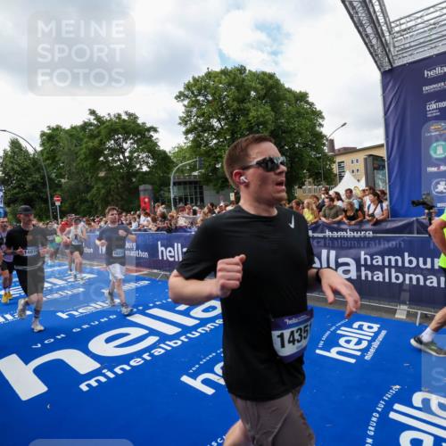 29.06.2025 - hella hamburg halbmarathon Zöllner http://msf.ph/oto/8410253 29.06.2025 10:44:43 Ziel 1782, 2365, 2402, 4991, 5476, 6490, 6495, 10669, 12711, 14351, 14798, 14816, 15185, 15233, 16224, 17251, 18107, 18437, 18464, 18539, 18560, 18868, 19206 meine-sportfotos.de
