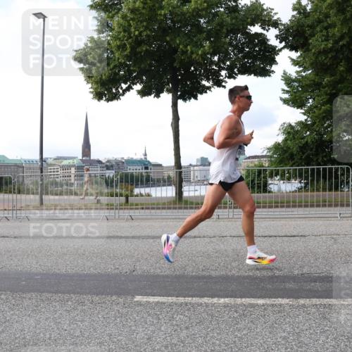 29.06.2025 - hella hamburg halbmarathon Lena Gebhardt http://msf.ph/oto/8410258 29.06.2025 09:38:58 Lombardsbrücke 1, 11409, 11864, 16529 meine-sportfotos.de