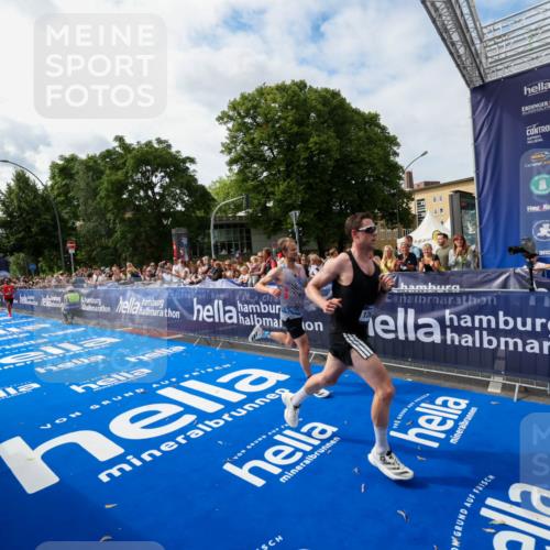 29.06.2025 - hella hamburg halbmarathon Zöllner http://msf.ph/oto/8410262 29.06.2025 10:20:21 Ziel 54, 12678, 14302, 16245 meine-sportfotos.de