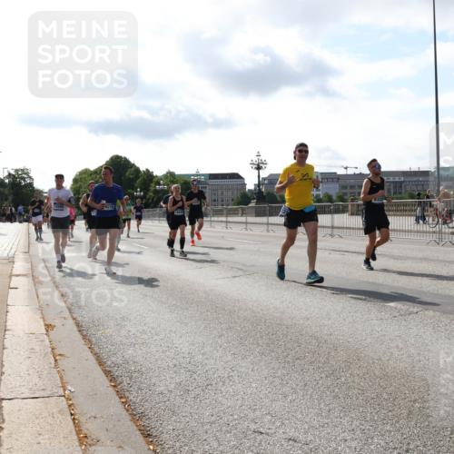 29.06.2025 - hella hamburg halbmarathon Lena Gebhardt http://msf.ph/oto/8410287 29.06.2025 09:50:11 Lombardsbrücke 12895, 87991, 6, 35, 1343, 1615, 1675, 1688, 1800, 1803, 1975, 2324, 2415, 2568, 2573, 2826, 2949, 3282, 3332, 3431, 3530, 4303, 4318, 4398, 4425, 4528, 4823, 5248, 5409, 5436, 5791, 5803, 6123, 6649, 6682, 6704, 7495, 7774, 7796, 8370, 8450, 8629, 8925, 9017, 9264, 9265, 9294, 9296, 9302, 9365, 9711, 9979, 10218, 10680, 10894, 11765, 11767, 12292, 12327, 12540, 12554, 12839, 12895, 13141, 13457, 13725, 13800, 14077, 14204, 14374, 14560, 14688 meine-sportfotos.de