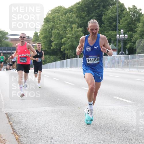 29.06.2025 - hella hamburg halbmarathon Lena Gebhardt http://msf.ph/oto/8410313 29.06.2025 09:39:08 Lombardsbrücke 19072, 524, 14188, 4524, 14188, 16529, 19072 meine-sportfotos.de