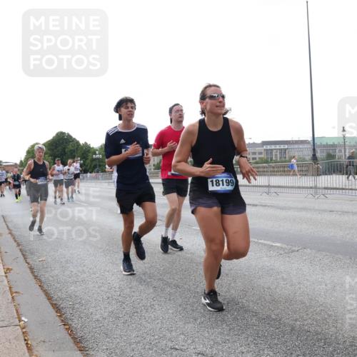 29.06.2025 - hella hamburg halbmarathon Lena Gebhardt http://msf.ph/oto/8410326 29.06.2025 10:04:24 Lombardsbrücke 7017, 14436, 18199, 1707, 1032, 1213, 1347, 1355, 1377, 1674, 2011, 2852, 2979, 3488, 3994, 4146, 4293, 4488, 4587, 5058, 5354, 5365, 5869, 5976, 6142, 6311, 6706, 6709, 7017, 8177, 8217, 8421, 8422, 8423, 9489, 9526, 9899, 10213, 10709, 10756, 10834, 10962, 11511, 11582, 12004, 12005, 12653, 12924, 12998, 13173, 13583, 13625, 14340, 14436, 14917, 15520, 15525, 15678, 16099, 16128, 16145, 16753, 16989, 17071, 17113, 17434, 17437 meine-sportfotos.de