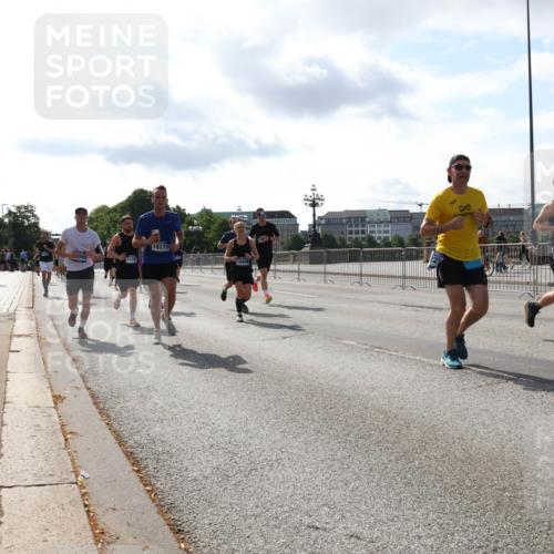 29.06.2025 - hella hamburg halbmarathon Lena Gebhardt http://msf.ph/oto/8410327 29.06.2025 09:50:12 Lombardsbrücke 11761, 18275, 16648, 9302, 666655, 1343, 1615, 1675, 1688, 1800, 1803, 1975, 2324, 2415, 2568, 2573, 2826, 2949, 3332, 3431, 3530, 4303, 4318, 4398, 4528, 4823, 5248, 5409, 5436, 5791, 5803, 6123, 6458, 6649, 6682, 6704, 7495, 7774, 7796, 8450, 8629, 8925, 9017, 9116, 9264, 9265, 9294, 9296, 9302, 9365, 9711, 9979, 10218, 10680, 10894, 11379, 11765, 11767, 12292, 12327, 12540, 12554, 12839, 12895, 13141, 13457, 13725, 13800, 14077, 14204, 14374, 14560, 14688 meine-sportfotos.de