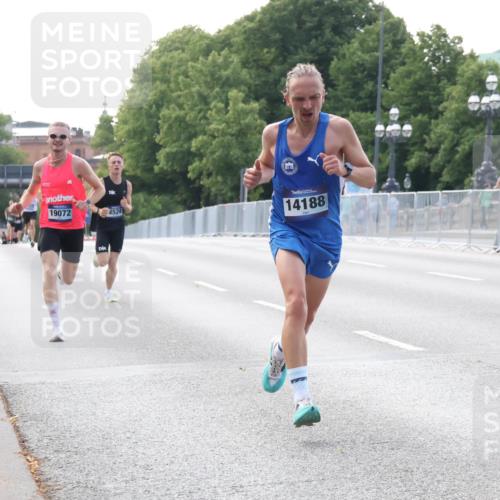 29.06.2025 - hella hamburg halbmarathon Lena Gebhardt http://msf.ph/oto/8410344 29.06.2025 09:39:08 Lombardsbrücke 19072, 4524, 14188, 4524, 14188, 16529, 19072 meine-sportfotos.de