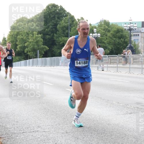 29.06.2025 - hella hamburg halbmarathon Lena Gebhardt http://msf.ph/oto/8410373 29.06.2025 09:39:08 Lombardsbrücke 19072, 4524, 14188, 4524, 14188, 16529, 19072 meine-sportfotos.de