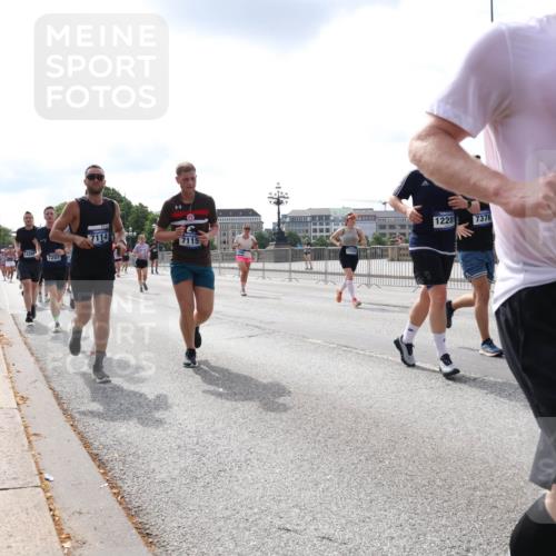 29.06.2025 - hella hamburg halbmarathon Lena Gebhardt http://msf.ph/oto/8410381 29.06.2025 10:17:02 Lombardsbrücke 7257, 7114, 1228, 7115, 7376, 17449, 1083, 1117, 1137, 1240, 1298, 1331, 1348, 1356, 1403, 1553, 1602, 1825, 2225, 2347, 2908, 2912, 3088, 3176, 3210, 3450, 3464, 3466, 3622, 5023, 5036, 5037, 5390, 5929, 5930, 5995, 6126, 6128, 6328, 6488, 6522, 6742, 6941, 6948, 7114, 7115, 7257, 7345, 7360, 7376, 7647, 7924, 7928, 7945, 8253, 8263, 8317, 8513, 8558, 8619, 8857, 8983, 9091, 9152, 9208, 9259, 9332, 9492, 9664, 9676, 10076, 10232 meine-sportfotos.de