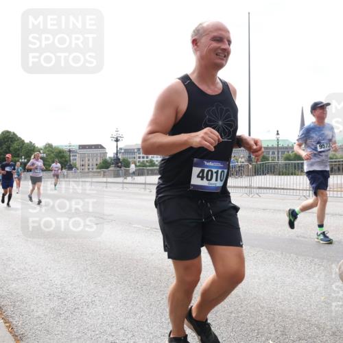29.06.2025 - hella hamburg halbmarathon Lena Gebhardt http://msf.ph/oto/8410419 29.06.2025 10:25:08 Lombardsbrücke 1740, 4010, 9573, 1627, 1740, 2000, 2108, 2249, 2278, 3099, 3113, 3920, 3961, 3963, 4008, 4010, 4444, 5126, 5564, 5814, 6261, 6869, 7778, 8083, 8962, 9573, 9927, 10907, 11400, 11816, 11817, 11921, 13510, 14086, 14649, 14898, 15016, 15119, 15124, 15153, 15679, 15942, 16421, 16422, 17185, 17535, 17954, 18194, 18198 meine-sportfotos.de