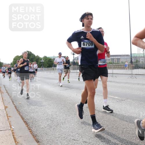 29.06.2025 - hella hamburg halbmarathon Lena Gebhardt http://msf.ph/oto/8410423 29.06.2025 10:04:24 Lombardsbrücke 14436, 143, 14917, 6709, 11582, 1819, 1032, 1213, 1347, 1355, 1377, 1674, 2011, 2852, 2979, 3488, 3994, 4146, 4293, 4488, 4587, 5058, 5354, 5365, 5869, 5976, 6142, 6311, 6706, 6709, 7017, 8177, 8217, 8421, 8422, 8423, 9489, 9526, 9899, 10213, 10709, 10756, 10834, 10962, 11511, 11582, 12004, 12005, 12653, 12924, 12998, 13173, 13583, 13625, 14340, 14436, 14917, 15520, 15525, 15678, 16099, 16128, 16145, 16753, 16989, 17071, 17113, 17434, 17437 meine-sportfotos.de