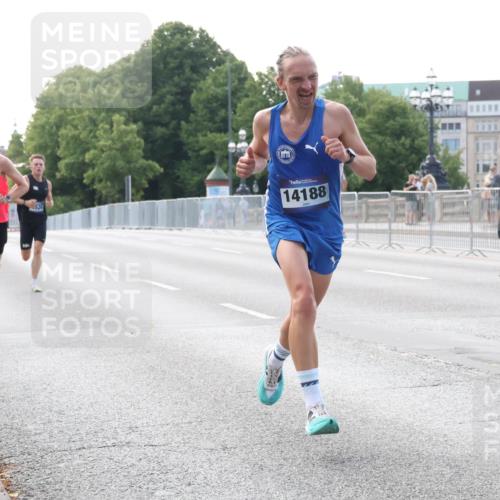 29.06.2025 - hella hamburg halbmarathon Lena Gebhardt http://msf.ph/oto/8410440 29.06.2025 09:39:08 Lombardsbrücke 19072, 52, 14188, 4524, 14188, 16529, 19072 meine-sportfotos.de