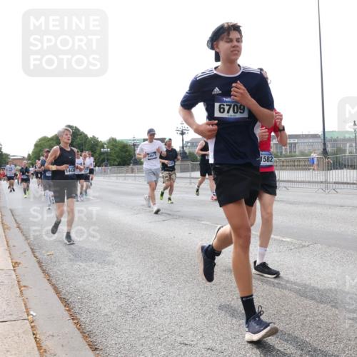 29.06.2025 - hella hamburg halbmarathon Lena Gebhardt http://msf.ph/oto/8410457 29.06.2025 10:04:24 Lombardsbrücke 7017, 14430, 14917, 6709, 1582, 1032, 1213, 1347, 1355, 1377, 1674, 2011, 2852, 2979, 3488, 3994, 4146, 4293, 4488, 4587, 5058, 5354, 5365, 5869, 5976, 6142, 6311, 6706, 6709, 7017, 8177, 8217, 8421, 8422, 8423, 9489, 9526, 9899, 10213, 10709, 10756, 10834, 10962, 11511, 11582, 12004, 12005, 12653, 12924, 12998, 13173, 13583, 13625, 14340, 14436, 14917, 15520, 15525, 15678, 16099, 16128, 16145, 16753, 16989, 17071, 17113, 17434, 17437 meine-sportfotos.de