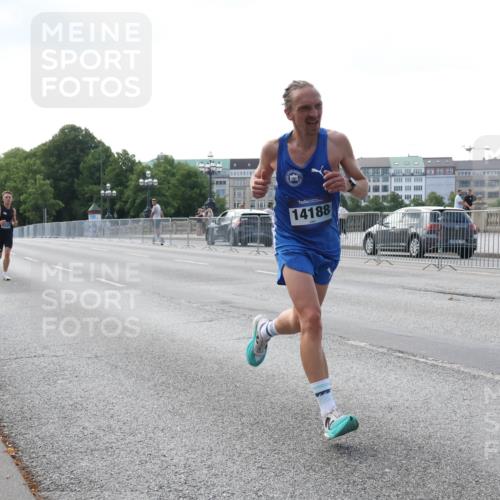 29.06.2025 - hella hamburg halbmarathon Lena Gebhardt http://msf.ph/oto/8410473 29.06.2025 09:39:09 Lombardsbrücke 19072, 14188, 4524, 14188, 16529, 18694, 19072 meine-sportfotos.de