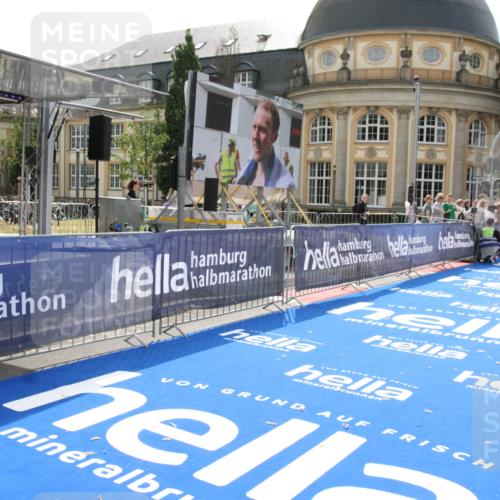 29.06.2025 - hella hamburg halbmarathon Michael Strokosch http://msf.ph/oto/8410496 29.06.2025 10:14:30 Ziel 19227 meine-sportfotos.de