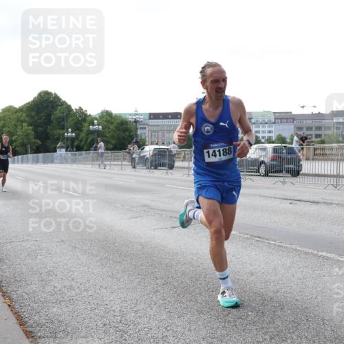 29.06.2025 - hella hamburg halbmarathon Lena Gebhardt http://msf.ph/oto/8410502 29.06.2025 09:39:09 Lombardsbrücke 19072, 14188, 4524, 14188, 16529, 18694, 19072 meine-sportfotos.de
