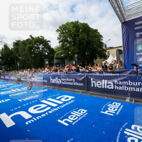 29.06.2025 - hella hamburg halbmarathon Zöllner http://msf.ph/oto/8410505 29.06.2025 10:20:40 Ziel 15526 meine-sportfotos.de
