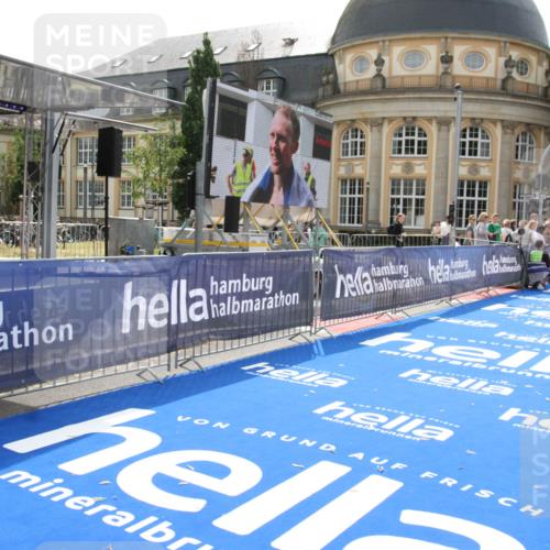 29.06.2025 - hella hamburg halbmarathon Michael Strokosch http://msf.ph/oto/8410523 29.06.2025 10:14:32 Ziel 19227 meine-sportfotos.de