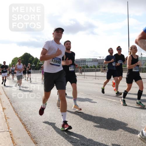 29.06.2025 - hella hamburg halbmarathon Lena Gebhardt http://msf.ph/oto/8410524 29.06.2025 09:50:14 Lombardsbrücke 12895, 333, 1176, 5436, 16648, 275, 1615, 1675, 1688, 1800, 1803, 1882, 1975, 2324, 2415, 2568, 2573, 2675, 2719, 2826, 2949, 3332, 3431, 3530, 4318, 4398, 4528, 4823, 5248, 5409, 5436, 5745, 5791, 5803, 6123, 6458, 6529, 6649, 6682, 6704, 7495, 7774, 7796, 8450, 8629, 8925, 9017, 9116, 9264, 9265, 9294, 9302, 9365, 9711, 9979, 10218, 10680, 10894, 11379, 11765, 11767, 12292, 12327, 12540, 12554, 12839, 12895, 13141, 13457, 13725, 14077, 14204, 14374, 14560 meine-sportfotos.de