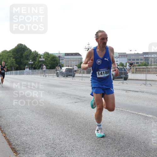 29.06.2025 - hella hamburg halbmarathon Lena Gebhardt http://msf.ph/oto/8410532 29.06.2025 09:39:09 Lombardsbrücke 19072, 4524, 14188, 4524, 14188, 16529, 18694, 19072 meine-sportfotos.de