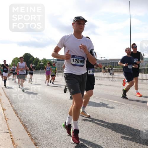 29.06.2025 - hella hamburg halbmarathon Lena Gebhardt http://msf.ph/oto/8410546 29.06.2025 09:50:14 Lombardsbrücke 18154, 12895, 436, 3332, 1176, 1615, 1675, 1688, 1800, 1803, 1882, 1975, 2324, 2415, 2568, 2573, 2675, 2719, 2826, 2949, 3332, 3431, 3530, 4318, 4398, 4528, 4823, 5248, 5409, 5436, 5745, 5791, 5803, 6123, 6458, 6529, 6649, 6682, 6704, 7495, 7774, 7796, 8450, 8629, 8925, 9017, 9116, 9264, 9265, 9294, 9302, 9365, 9711, 9979, 10218, 10680, 10894, 11379, 11765, 11767, 12292, 12327, 12540, 12554, 12839, 12895, 13141, 13457, 13725, 14077, 14204, 14374, 14560 meine-sportfotos.de