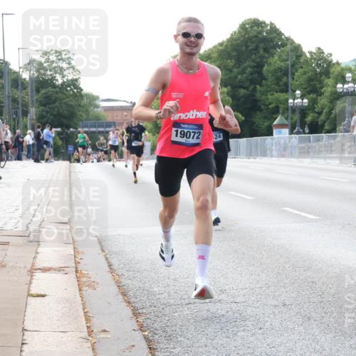 29.06.2025 - hella hamburg halbmarathon Lena Gebhardt http://msf.ph/oto/8410568 29.06.2025 09:39:10 Lombardsbrücke 19072, 24, 4524, 14188, 16529, 18694, 19072 meine-sportfotos.de