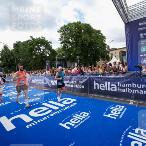 29.06.2025 - hella hamburg halbmarathon Zöllner http://msf.ph/oto/8410581 29.06.2025 10:44:58 Ziel 1424, 1520, 2098, 2890, 3098, 4425, 7056, 7167, 9030, 9720, 12161, 16058, 17382, 17406, 17544, 18055, 18631, 19210 meine-sportfotos.de