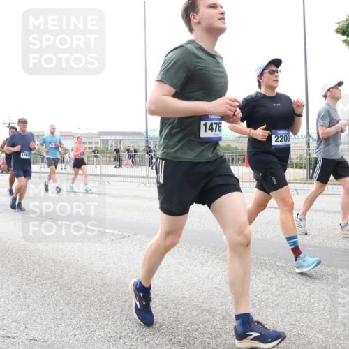 29.06.2025 - hella hamburg halbmarathon Lena Gebhardt http://msf.ph/oto/8410587 29.06.2025 10:51:01 Lombardsbrücke 12800, 17648, 7141, 1476, 2200, 1129, 1203, 1208, 1404, 1478, 1930, 2200, 2202, 2358, 2380, 2859, 3184, 3229, 3647, 3838, 3934, 4156, 4642, 4652, 4695, 4713, 4771, 4848, 4920, 5286, 5289, 5530, 6178, 7012, 7133, 7141, 7161, 7770, 7771, 7825, 7938, 8200, 8410, 8779, 8833, 8834, 8986, 9096, 9166, 9167, 9168, 9933, 10029, 10437, 10552, 10614, 10636, 11052, 11252, 11577, 12392, 12393, 14534, 15017, 15416 meine-sportfotos.de