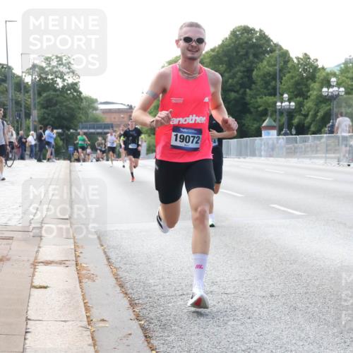 29.06.2025 - hella hamburg halbmarathon Lena Gebhardt http://msf.ph/oto/8410603 29.06.2025 09:39:10 Lombardsbrücke 19072, 4, 4524, 14188, 16529, 18694, 19072 meine-sportfotos.de