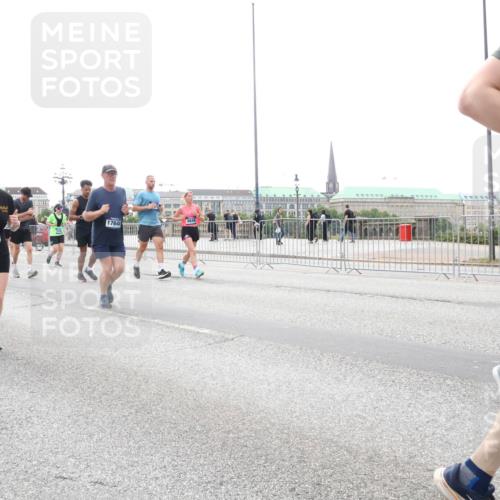 29.06.2025 - hella hamburg halbmarathon Lena Gebhardt http://msf.ph/oto/8410621 29.06.2025 10:51:01 Lombardsbrücke 12800, 17648, 1129, 1203, 1208, 1404, 1478, 1930, 2200, 2202, 2358, 2380, 2859, 3184, 3229, 3647, 3838, 3934, 4156, 4642, 4652, 4695, 4713, 4771, 4848, 4920, 5286, 5289, 5530, 6178, 7012, 7133, 7141, 7161, 7770, 7771, 7825, 7938, 8200, 8410, 8779, 8833, 8834, 8986, 9096, 9166, 9167, 9168, 9933, 10029, 10437, 10552, 10614, 10636, 11052, 11252, 11577, 12392, 12393, 14534, 15017, 15416 meine-sportfotos.de