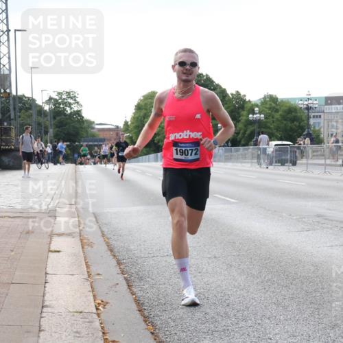 29.06.2025 - hella hamburg halbmarathon Lena Gebhardt http://msf.ph/oto/8410637 29.06.2025 09:39:11 Lombardsbrücke 19072, 4524, 14188, 16529, 18694, 19072 meine-sportfotos.de