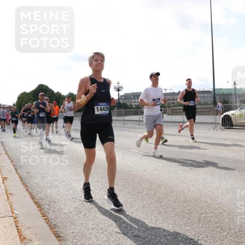 29.06.2025 - hella hamburg halbmarathon Lena Gebhardt http://msf.ph/oto/8410641 29.06.2025 10:04:26 Lombardsbrücke 7017, 14340, 14436, 1213, 1347, 1377, 1674, 2011, 2852, 2979, 3488, 3994, 4146, 4293, 4488, 4587, 5058, 5354, 5365, 5869, 5976, 6142, 6311, 6706, 6709, 7017, 8177, 8217, 8421, 8422, 8423, 9489, 9526, 10100, 10213, 10709, 10756, 10834, 10962, 11511, 11582, 12004, 12005, 12924, 12998, 13173, 13533, 13583, 13625, 14340, 14436, 14917, 15525, 15532, 15678, 16099, 16128, 16145, 16753, 16989, 17071, 17113, 17434, 17437 meine-sportfotos.de