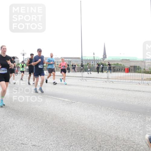 29.06.2025 - hella hamburg halbmarathon Lena Gebhardt http://msf.ph/oto/8410654 29.06.2025 10:51:01 Lombardsbrücke 1764, 12800, 1129, 1203, 1208, 1404, 1478, 1930, 2200, 2202, 2358, 2380, 2859, 3184, 3229, 3647, 3838, 3934, 4156, 4642, 4652, 4695, 4713, 4771, 4848, 4920, 5286, 5289, 5530, 6178, 7012, 7133, 7141, 7161, 7770, 7771, 7825, 7938, 8200, 8410, 8779, 8833, 8834, 8986, 9096, 9166, 9167, 9168, 9933, 10029, 10437, 10552, 10614, 10636, 11052, 11252, 11577, 12392, 12393, 14534, 15017, 15416 meine-sportfotos.de
