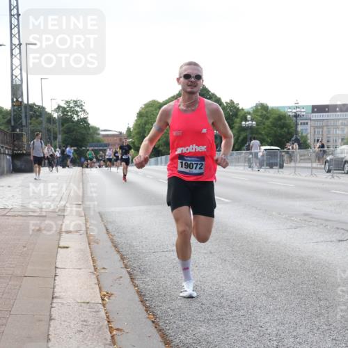 29.06.2025 - hella hamburg halbmarathon Lena Gebhardt http://msf.ph/oto/8410672 29.06.2025 09:39:11 Lombardsbrücke 19072, 4524, 14188, 16529, 18694, 19072 meine-sportfotos.de