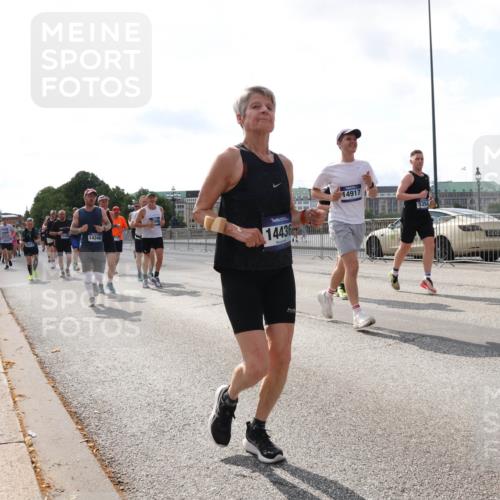 29.06.2025 - hella hamburg halbmarathon Lena Gebhardt http://msf.ph/oto/8410674 29.06.2025 10:04:26 Lombardsbrücke 7017, 14340, 14436, 14917, 1213, 1347, 1377, 1674, 2011, 2852, 2979, 3488, 3994, 4146, 4293, 4488, 4587, 5058, 5354, 5365, 5869, 5976, 6142, 6311, 6706, 6709, 7017, 8177, 8217, 8421, 8422, 8423, 9489, 9526, 10100, 10213, 10709, 10756, 10834, 10962, 11511, 11582, 12004, 12005, 12924, 12998, 13173, 13533, 13583, 13625, 14340, 14436, 14917, 15525, 15532, 15678, 16099, 16128, 16145, 16753, 16989, 17071, 17113, 17434, 17437 meine-sportfotos.de