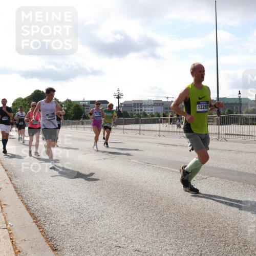29.06.2025 - hella hamburg halbmarathon Lena Gebhardt http://msf.ph/oto/8410682 29.06.2025 09:50:15 Lombardsbrücke 16087, 14992, 18154, 12292, 19229, 1615, 1675, 1688, 1800, 1803, 1882, 1975, 2324, 2415, 2568, 2573, 2675, 2719, 2826, 2949, 3332, 3431, 3530, 4318, 4398, 4528, 4823, 5248, 5409, 5436, 5745, 5791, 5803, 6123, 6458, 6529, 6649, 6682, 6704, 7495, 7774, 7796, 8450, 8629, 8925, 9017, 9116, 9294, 9302, 9365, 9711, 9979, 10218, 10680, 10894, 11379, 11765, 11767, 12292, 12327, 12540, 12554, 12839, 12895, 13141, 13457, 13725, 14077, 14204, 14374, 14560 meine-sportfotos.de