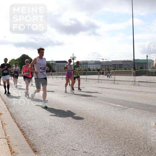 29.06.2025 - hella hamburg halbmarathon Lena Gebhardt http://msf.ph/oto/8410695 29.06.2025 09:50:15 Lombardsbrücke 14992, 18154, 13725, 1615, 1675, 1688, 1800, 1803, 1882, 1975, 2324, 2415, 2568, 2573, 2675, 2719, 2826, 2949, 3332, 3431, 3530, 4318, 4398, 4528, 4823, 5248, 5409, 5436, 5745, 5791, 5803, 6123, 6458, 6529, 6649, 6682, 6704, 7495, 7774, 7796, 8450, 8629, 8925, 9017, 9116, 9294, 9302, 9365, 9711, 9979, 10218, 10680, 10894, 11379, 11765, 11767, 12292, 12327, 12540, 12554, 12839, 12895, 13141, 13457, 13725, 14077, 14204, 14374, 14560 meine-sportfotos.de