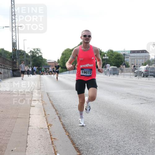 29.06.2025 - hella hamburg halbmarathon Lena Gebhardt http://msf.ph/oto/8410697 29.06.2025 09:39:11 Lombardsbrücke 19072, 4524, 14188, 16529, 18694, 19072 meine-sportfotos.de