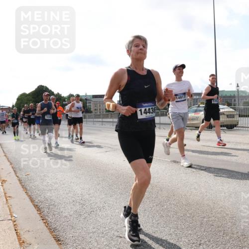 29.06.2025 - hella hamburg halbmarathon Lena Gebhardt http://msf.ph/oto/8410699 29.06.2025 10:04:26 Lombardsbrücke 7017, 14340, 14436, 14917, 5354, 1213, 1347, 1377, 1674, 2011, 2852, 2979, 3488, 3994, 4146, 4293, 4488, 4587, 5058, 5354, 5365, 5869, 5976, 6142, 6311, 6706, 6709, 7017, 8177, 8217, 8421, 8422, 8423, 9489, 9526, 10100, 10213, 10709, 10756, 10834, 10962, 11511, 11582, 12004, 12005, 12924, 12998, 13173, 13533, 13583, 13625, 14340, 14436, 14917, 15525, 15532, 15678, 16099, 16128, 16145, 16753, 16989, 17071, 17113, 17434, 17437 meine-sportfotos.de