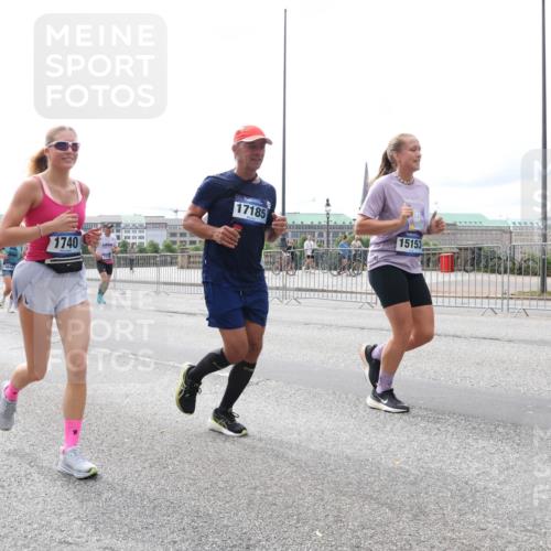 29.06.2025 - hella hamburg halbmarathon Lena Gebhardt http://msf.ph/oto/8410701 29.06.2025 10:25:12 Lombardsbrücke 11400, 1740, 17185, 15153, 1627, 1740, 2000, 2108, 2249, 2278, 3920, 3961, 3963, 4008, 4010, 4444, 5126, 5564, 5814, 6869, 7778, 8083, 8962, 9573, 9927, 11157, 11400, 11662, 11816, 11817, 11921, 13510, 13842, 14086, 14649, 14898, 15016, 15119, 15124, 15153, 15679, 15942, 16421, 16422, 17185, 17535, 17954, 18194, 18198 meine-sportfotos.de