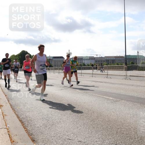 29.06.2025 - hella hamburg halbmarathon Lena Gebhardt http://msf.ph/oto/8410715 29.06.2025 09:50:15 Lombardsbrücke 16087, 18154, 13725, 14992, 1615, 1675, 1688, 1800, 1803, 1882, 1975, 2324, 2415, 2568, 2573, 2675, 2719, 2826, 2949, 3332, 3431, 3530, 4318, 4398, 4528, 4823, 5248, 5409, 5436, 5745, 5791, 5803, 6123, 6458, 6529, 6649, 6682, 6704, 7495, 7774, 7796, 8450, 8629, 8925, 9017, 9116, 9294, 9302, 9365, 9711, 9979, 10218, 10680, 10894, 11379, 11765, 11767, 12292, 12327, 12540, 12554, 12839, 12895, 13141, 13457, 13725, 14077, 14204, 14374, 14560 meine-sportfotos.de