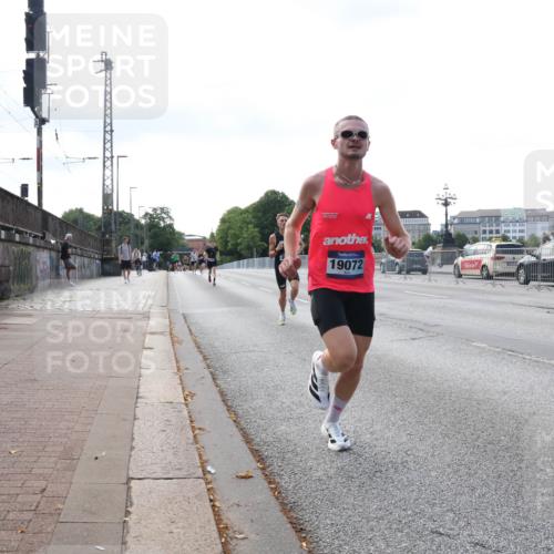29.06.2025 - hella hamburg halbmarathon Lena Gebhardt http://msf.ph/oto/8410728 29.06.2025 09:39:11 Lombardsbrücke 19072, 4524, 14188, 16529, 18694, 19072 meine-sportfotos.de