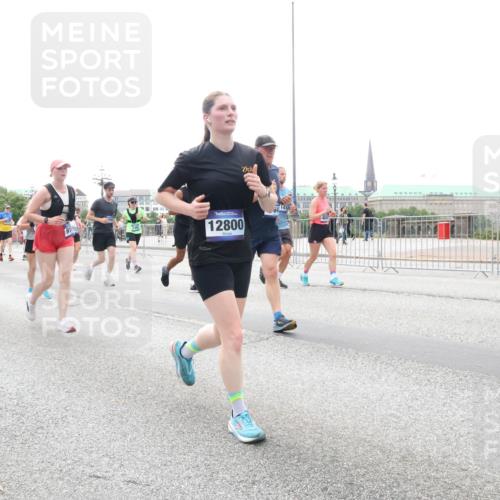 29.06.2025 - hella hamburg halbmarathon Lena Gebhardt http://msf.ph/oto/8410741 29.06.2025 10:51:02 Lombardsbrücke 120, 12800, 141, 1129, 1203, 1208, 1404, 1478, 1930, 2200, 2202, 2358, 2380, 2859, 3184, 3229, 3647, 3838, 3934, 4156, 4642, 4652, 4695, 4713, 4771, 4848, 4920, 5286, 5289, 5530, 6178, 7012, 7133, 7141, 7161, 7770, 7771, 7825, 7938, 8200, 8410, 8779, 8833, 8834, 8986, 9096, 9166, 9167, 9168, 9933, 10029, 10437, 10552, 10614, 10636, 11052, 11252, 11577, 12392, 12393, 14534, 15017, 15416 meine-sportfotos.de