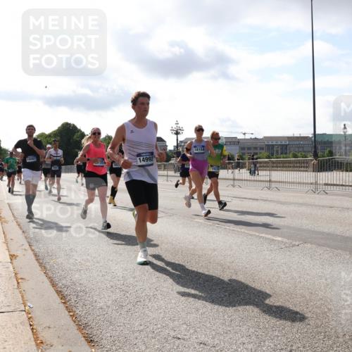 29.06.2025 - hella hamburg halbmarathon Lena Gebhardt http://msf.ph/oto/8410758 29.06.2025 09:50:15 Lombardsbrücke 18154, 16087, 725, 14992, 6666, 1615, 1675, 1688, 1800, 1803, 1882, 1975, 2324, 2415, 2568, 2573, 2675, 2719, 2826, 2949, 3332, 3431, 3530, 4318, 4398, 4528, 4823, 5248, 5409, 5436, 5745, 5791, 5803, 6123, 6458, 6529, 6649, 6682, 6704, 7495, 7774, 7796, 8450, 8629, 8925, 9017, 9116, 9294, 9302, 9365, 9711, 9979, 10218, 10680, 10894, 11379, 11765, 11767, 12292, 12327, 12540, 12554, 12839, 12895, 13141, 13457, 13725, 14077, 14204, 14374, 14560 meine-sportfotos.de