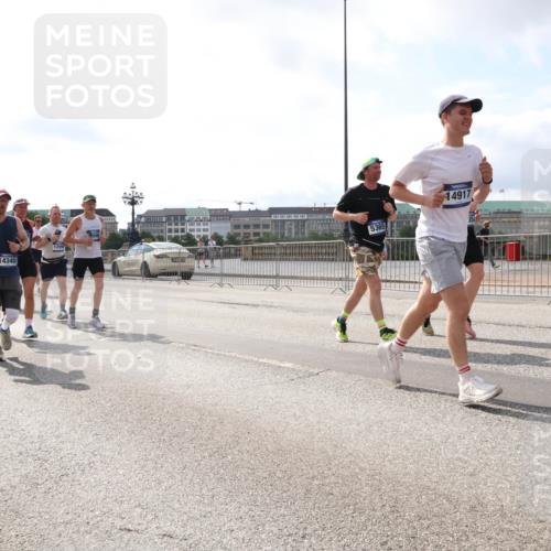 29.06.2025 - hella hamburg halbmarathon Lena Gebhardt http://msf.ph/oto/8410777 29.06.2025 10:04:27 Lombardsbrücke 8217, 14340, 129, 5365, 14917, 1213, 1347, 1377, 1674, 2011, 2852, 2979, 3488, 3994, 4146, 4293, 4488, 4587, 5058, 5354, 5365, 5869, 5976, 6142, 6311, 6706, 6709, 7017, 8177, 8217, 8421, 8422, 8423, 9489, 9526, 10100, 10213, 10709, 10756, 10834, 10962, 11511, 11582, 12004, 12005, 12924, 12998, 13173, 13533, 13583, 13625, 14340, 14436, 14917, 15525, 15532, 15678, 16099, 16128, 16145, 16753, 16989, 16995, 17071, 17113, 17434, 17437 meine-sportfotos.de