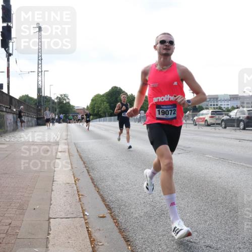 29.06.2025 - hella hamburg halbmarathon Lena Gebhardt http://msf.ph/oto/8410781 29.06.2025 09:39:11 Lombardsbrücke 19072, 4524, 14188, 16529, 18694, 19072 meine-sportfotos.de
