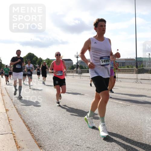 29.06.2025 - hella hamburg halbmarathon Lena Gebhardt http://msf.ph/oto/8410801 29.06.2025 09:50:16 Lombardsbrücke 16087, 5803, 3725, 14992, 815, 068865, 1358, 1615, 1675, 1688, 1700, 1800, 1803, 1882, 1975, 2415, 2568, 2675, 2719, 2826, 2949, 3332, 3431, 3530, 4229, 4318, 4398, 4528, 4823, 5248, 5409, 5436, 5745, 5791, 5803, 6123, 6458, 6529, 6649, 6682, 6704, 7495, 7774, 7796, 8450, 8629, 8925, 9017, 9116, 9294, 9302, 9365, 9711, 9979, 10218, 10680, 10894, 11379, 11765, 11767, 12292, 12327, 12540, 12554, 12839, 12895, 13141, 13457, 13725, 14077, 14204, 14560 meine-sportfotos.de